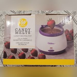 Wilton Candy Melts Candy Melting Pot - White & Purple